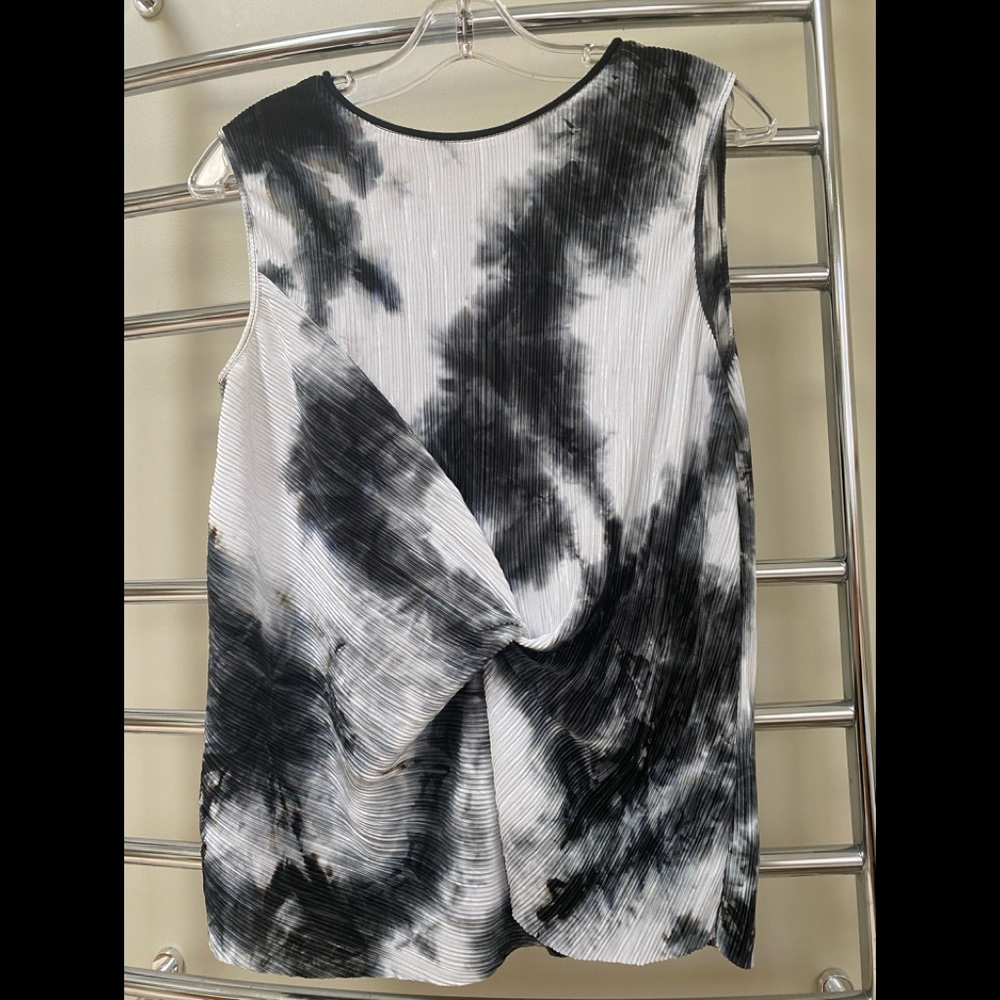Sleeveless top